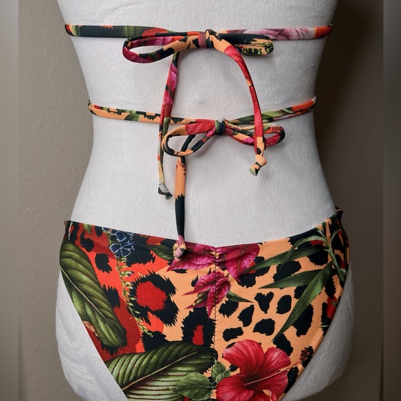 Floral bikini never worn size small - Picture 2 of 3
